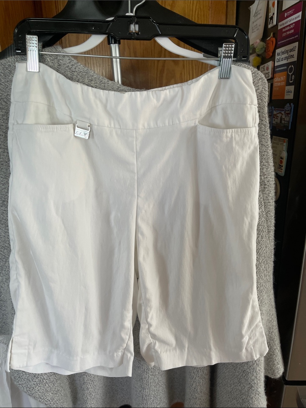 Lulu-B White Pull-On Bermuda Shorts with Side Slit Size 8